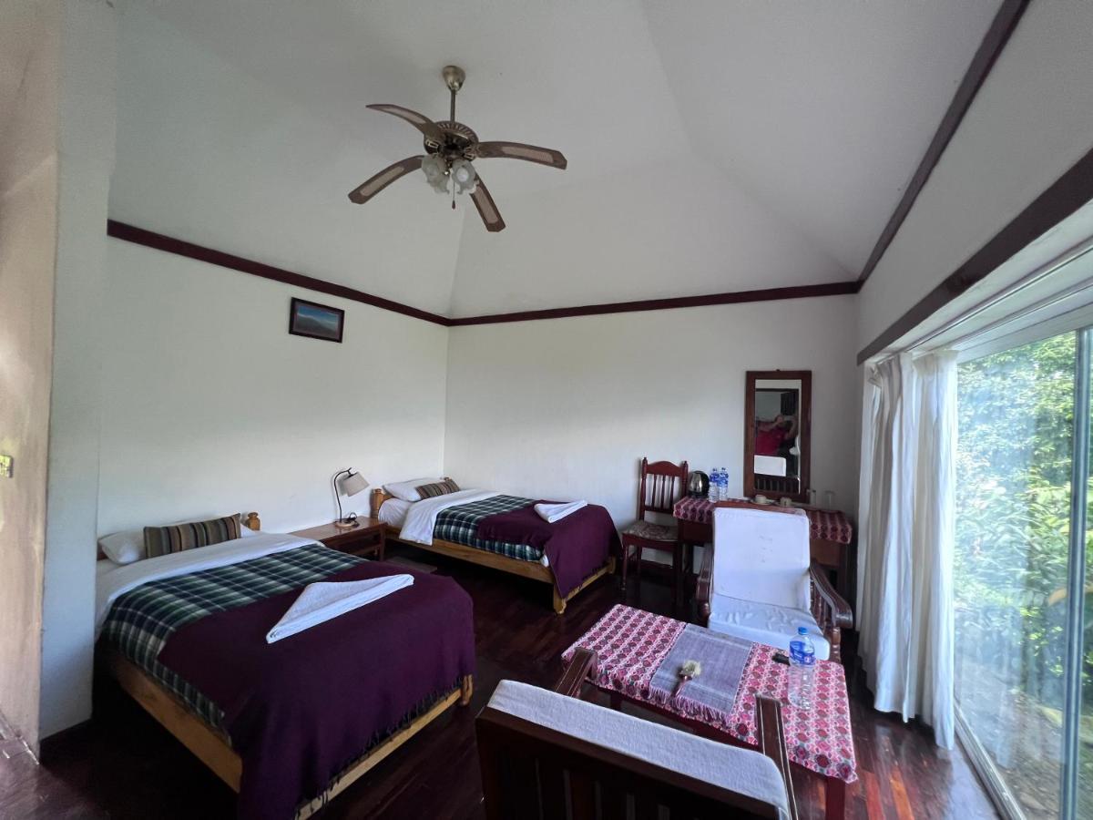 Es Deurali Resort Pokhara Buitenkant foto