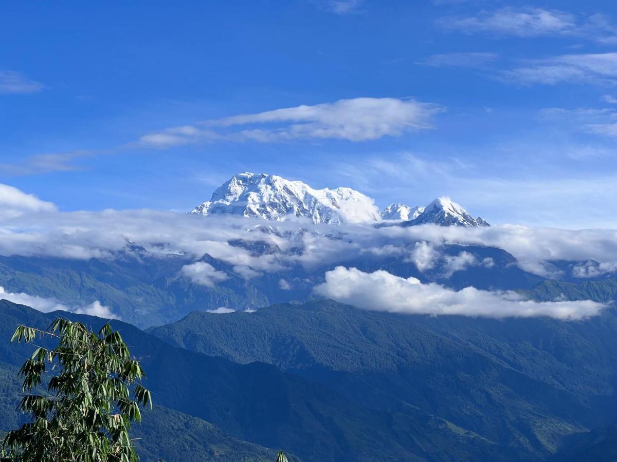 Es Deurali Resort Pokhara Buitenkant foto