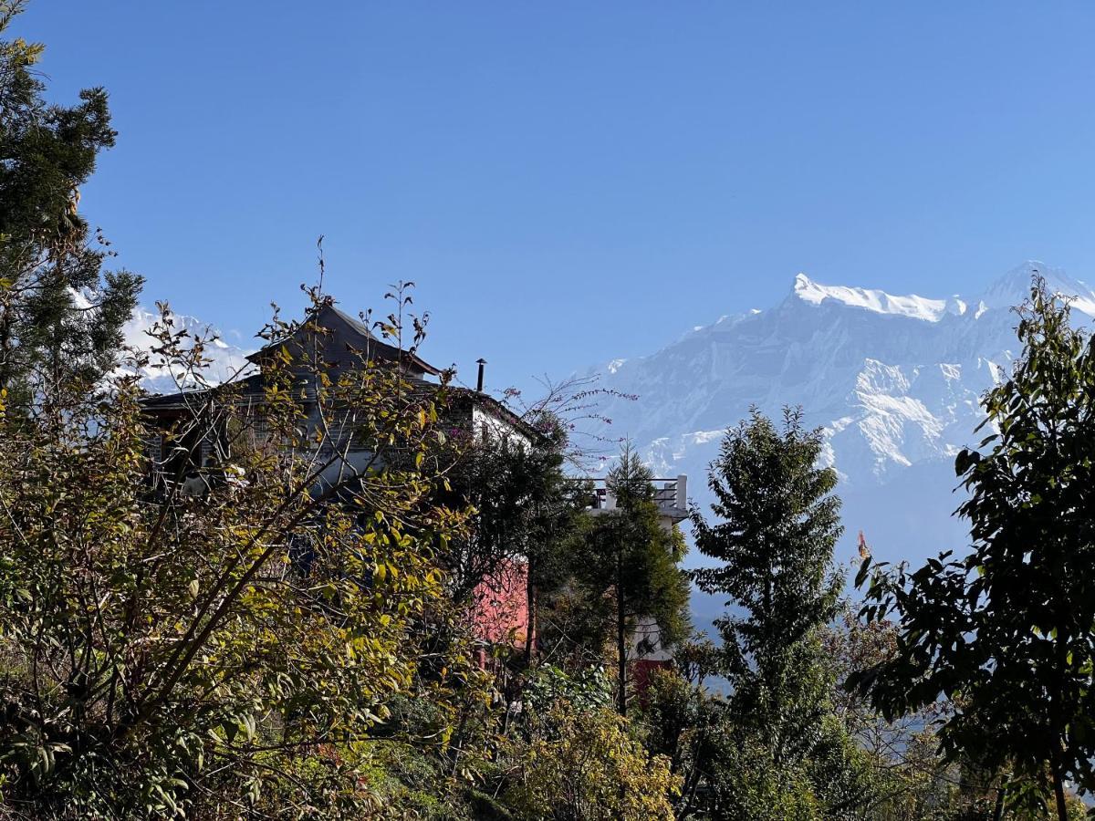 Es Deurali Resort Pokhara Buitenkant foto