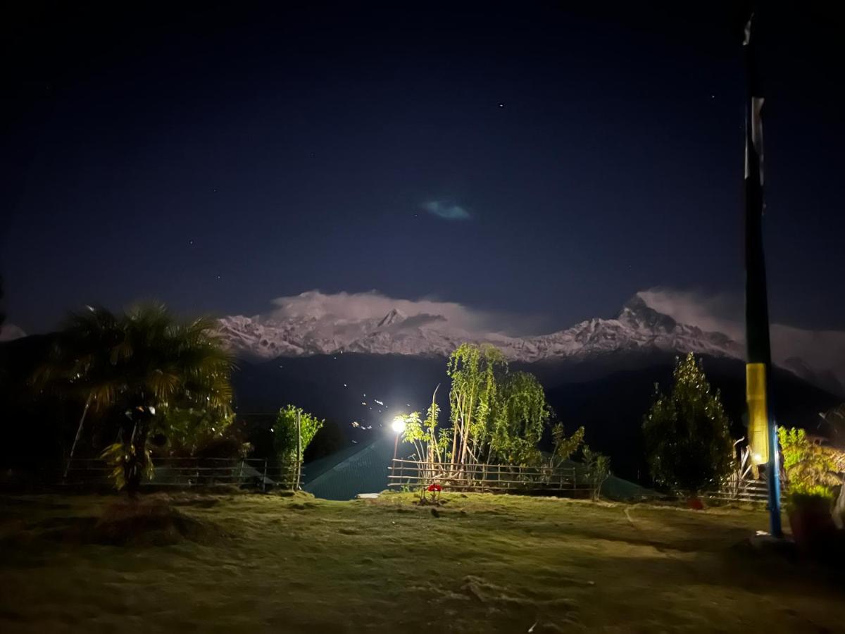 Es Deurali Resort Pokhara Buitenkant foto