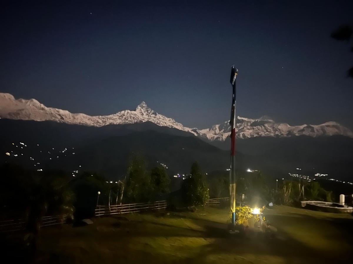 Es Deurali Resort Pokhara Buitenkant foto