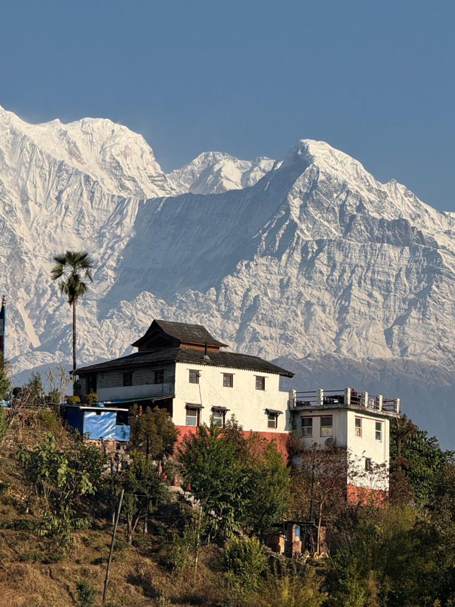 Es Deurali Resort Pokhara Buitenkant foto