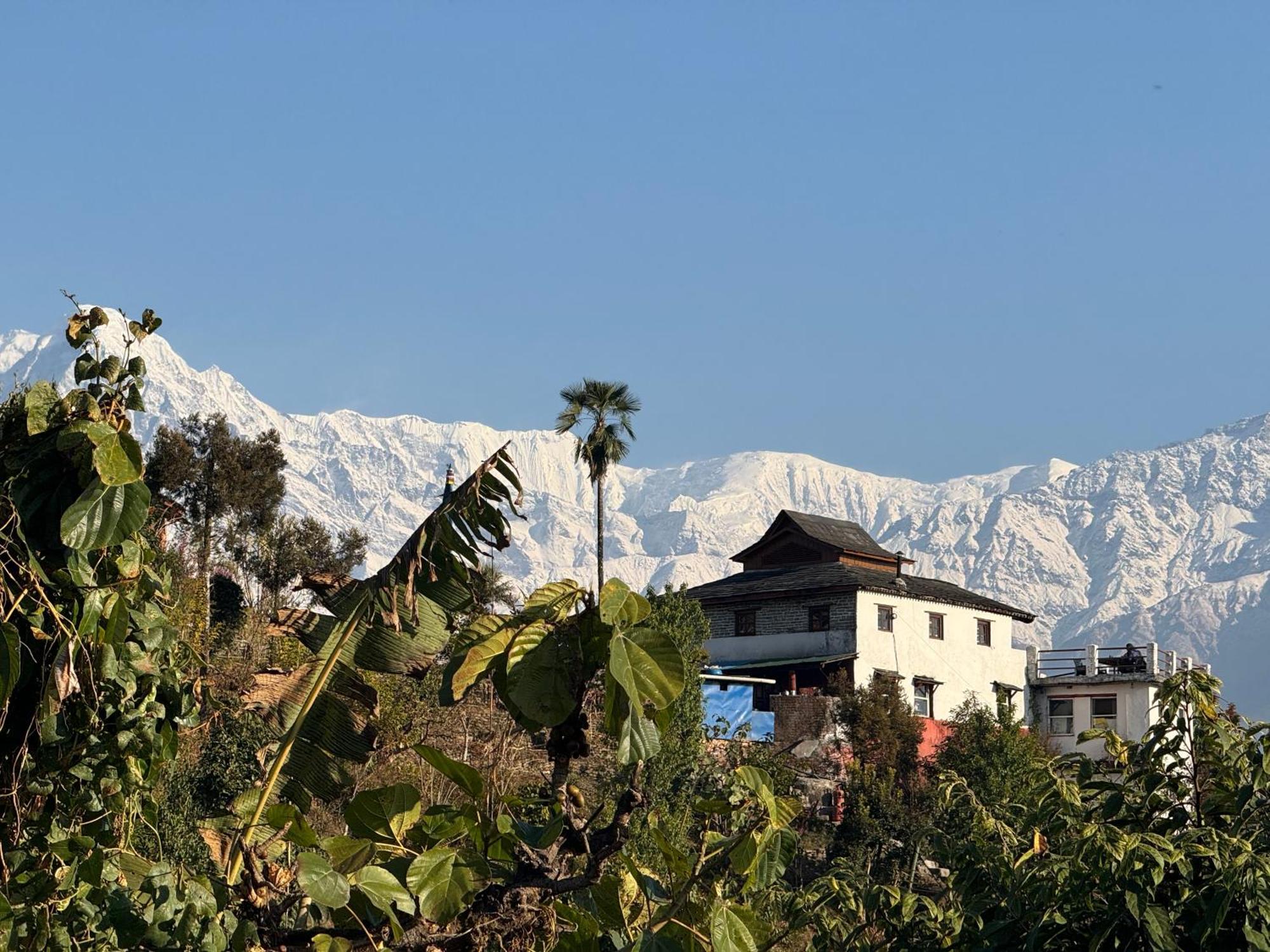 Es Deurali Resort Pokhara Buitenkant foto