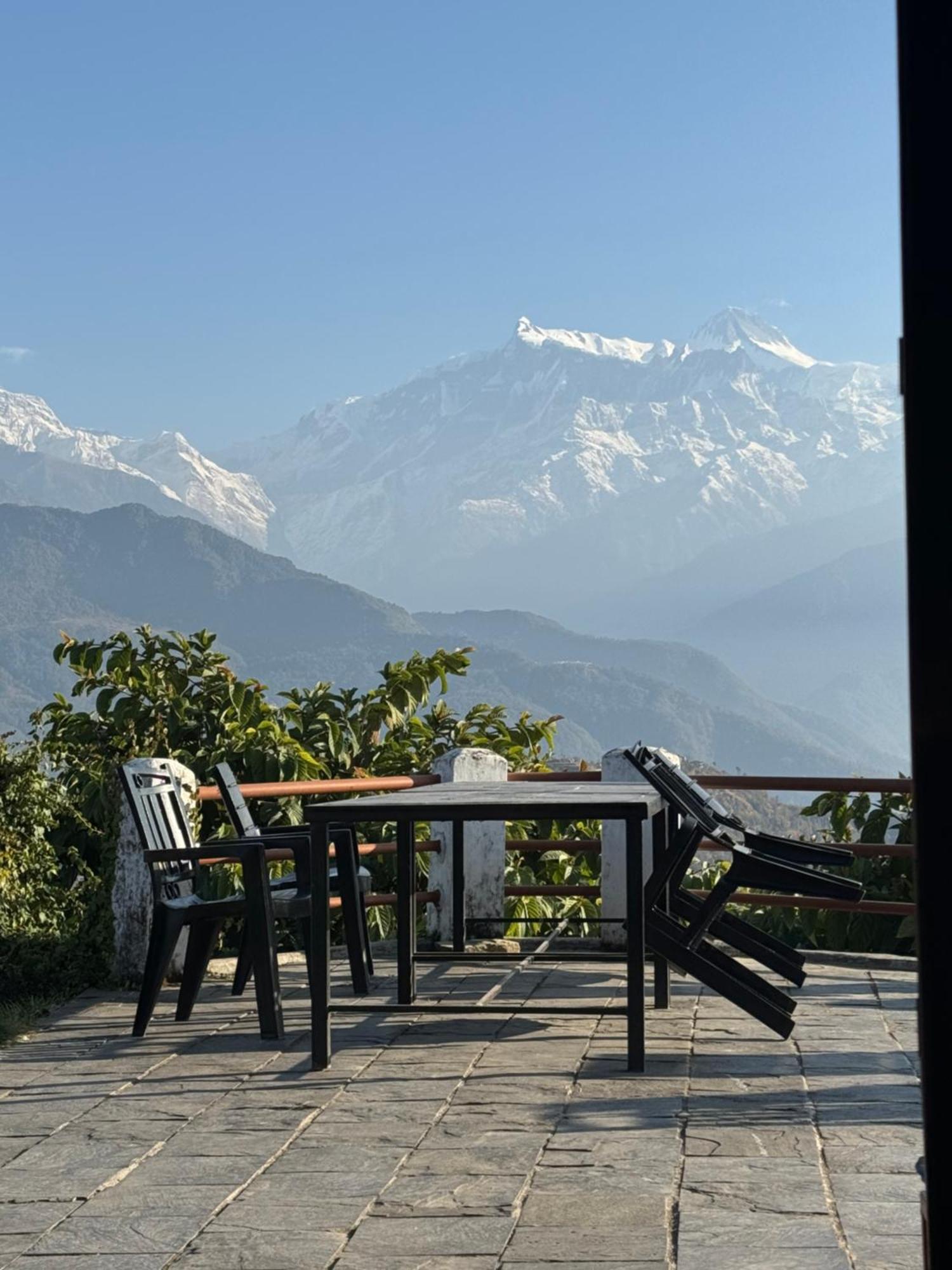 Es Deurali Resort Pokhara Buitenkant foto