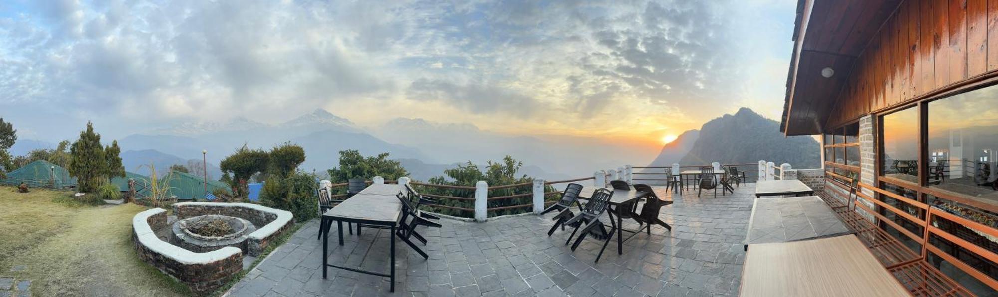 Es Deurali Resort Pokhara Buitenkant foto