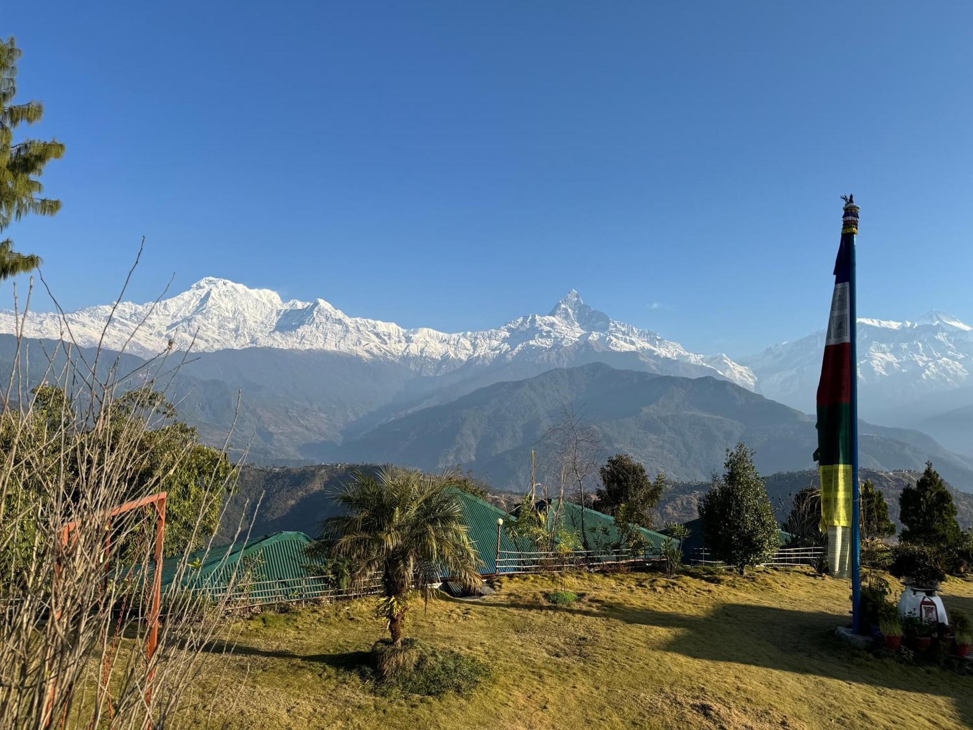 Es Deurali Resort Pokhara Buitenkant foto