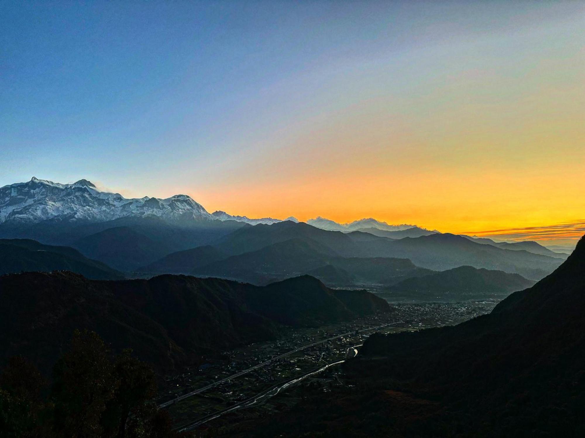 Es Deurali Resort Pokhara Buitenkant foto