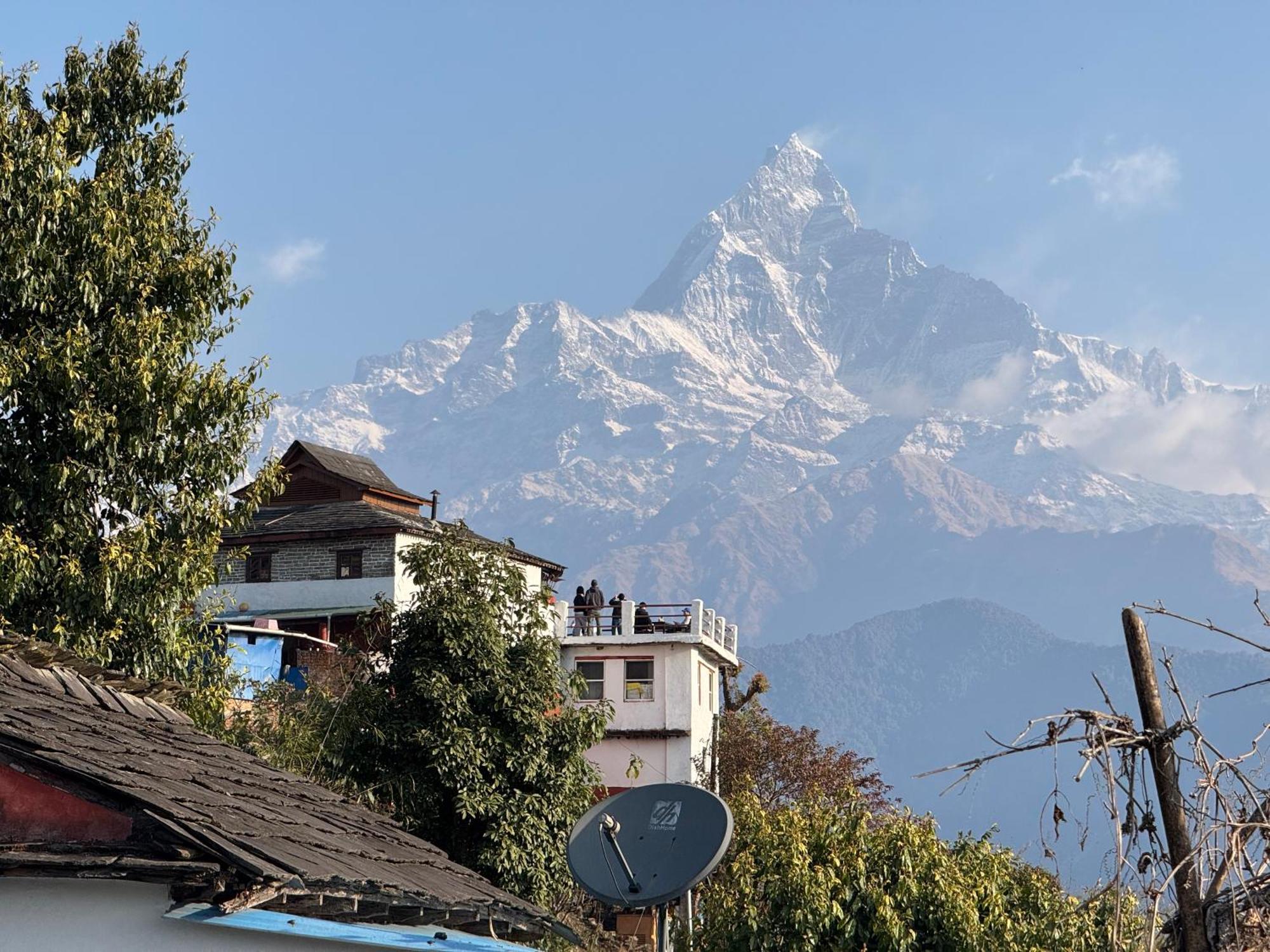 Es Deurali Resort Pokhara Buitenkant foto