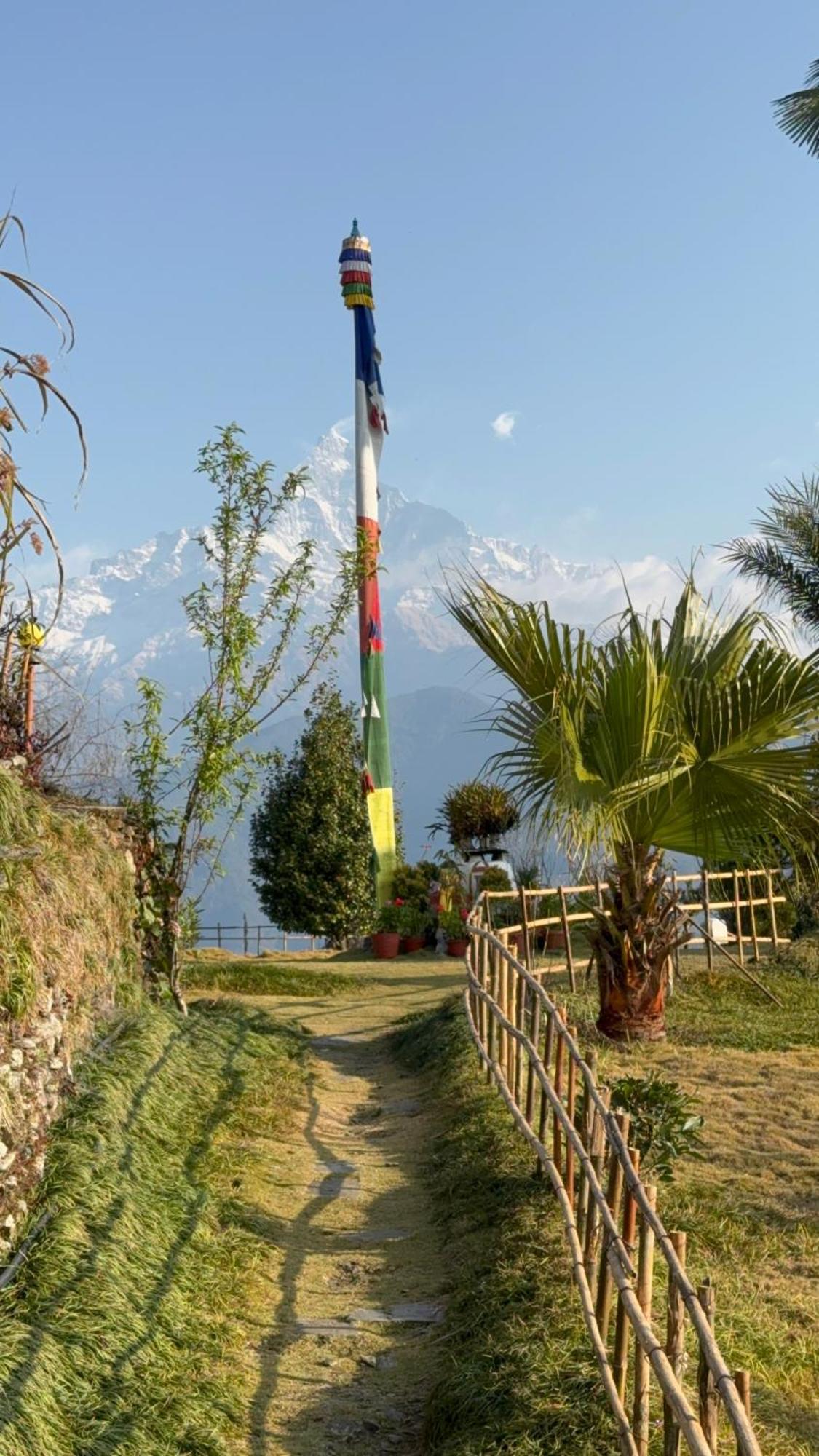 Es Deurali Resort Pokhara Buitenkant foto