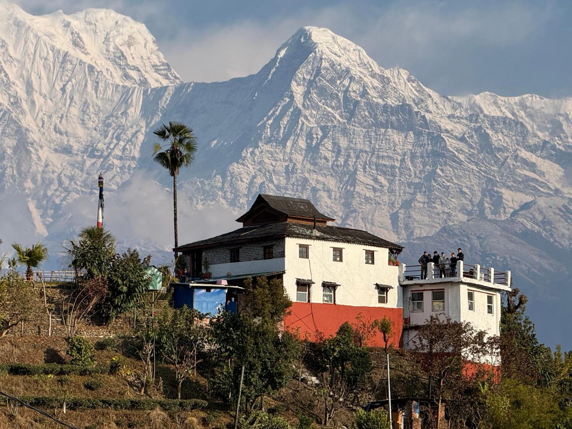 Es Deurali Resort Pokhara Buitenkant foto
